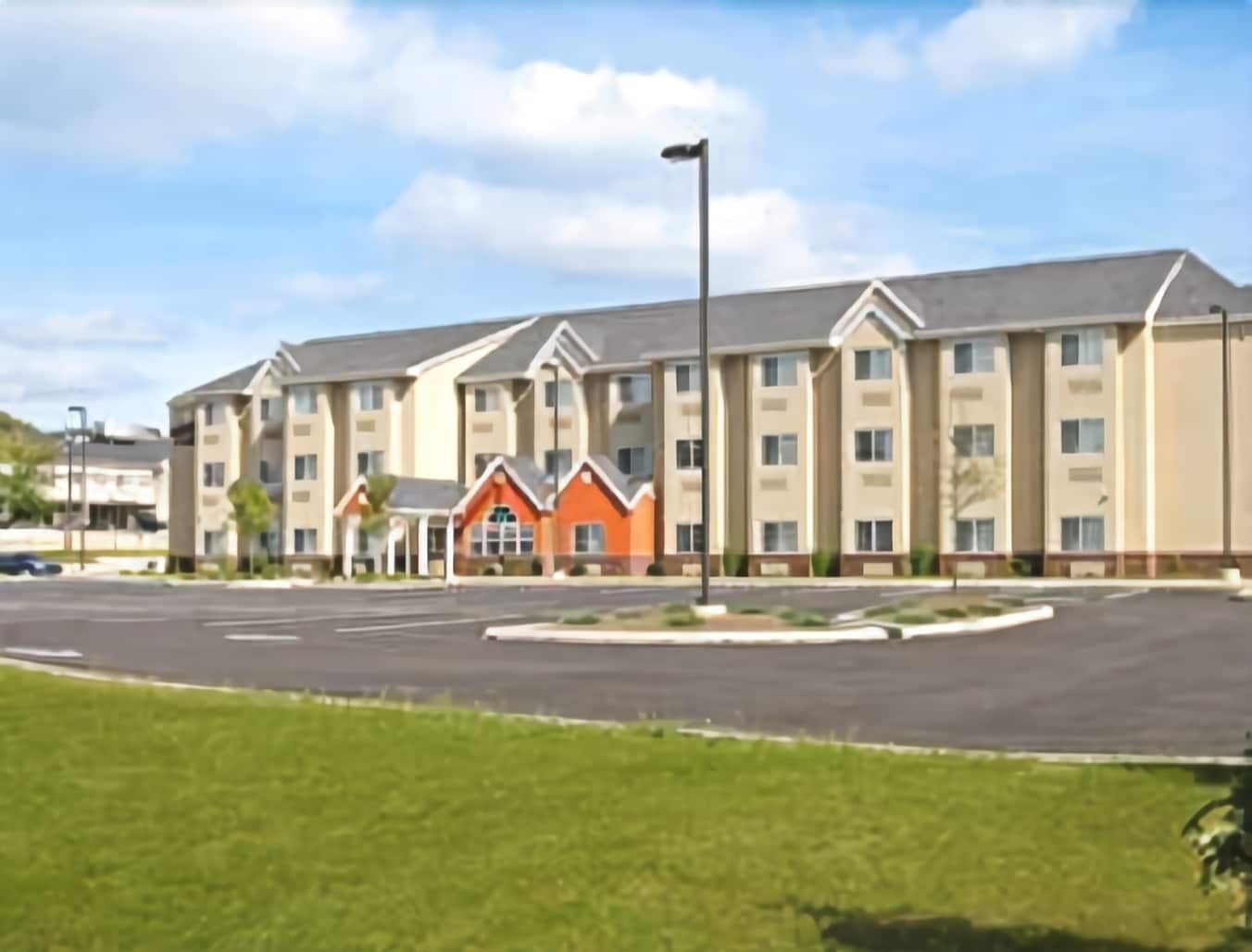 Microtel & Hotel 2*